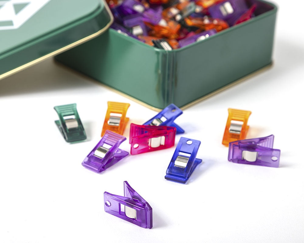 Quilt Seaming Clips and Tin