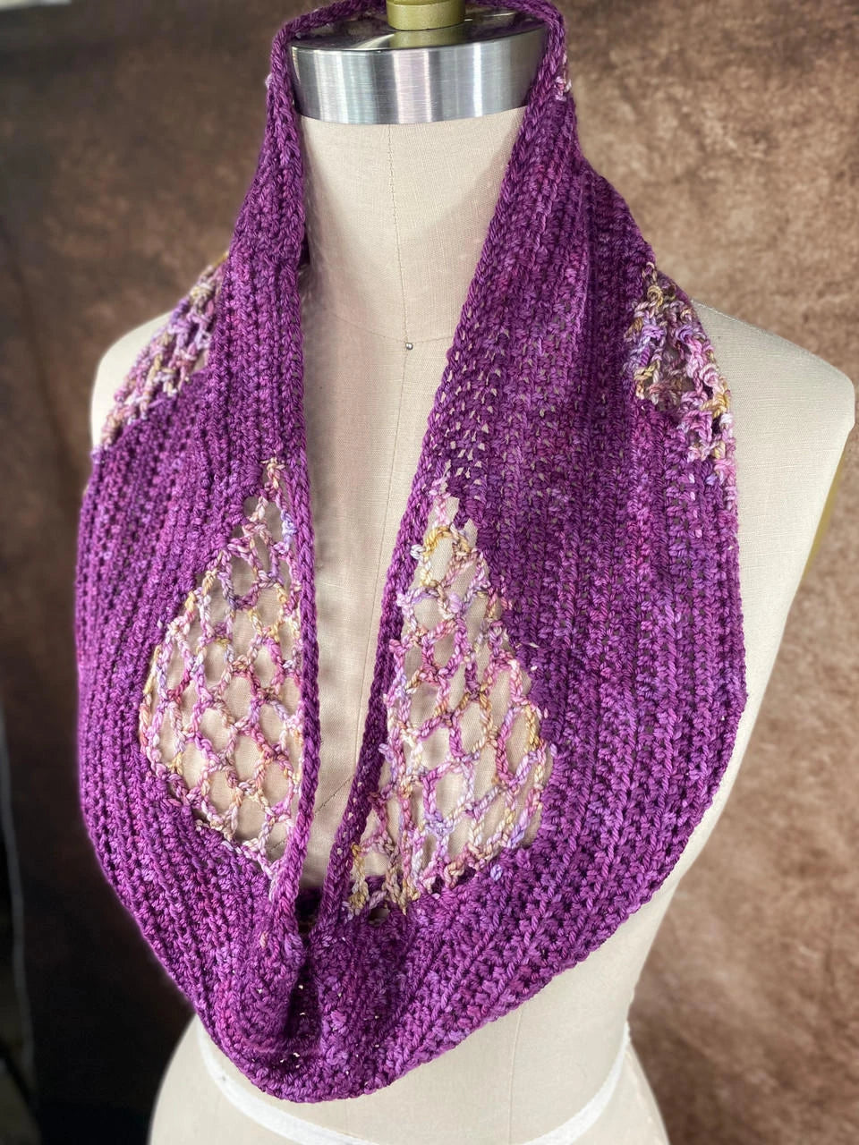 Hotsy Totsy Cowl Kit - Wonderland Yarns
